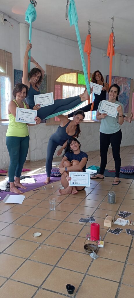 FORMACIÓN YOGA AÉREO