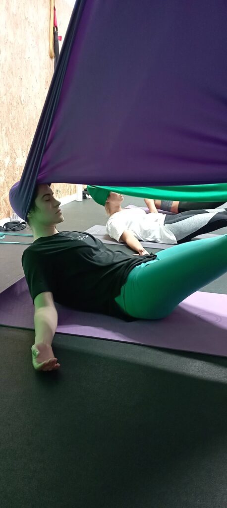 FORMACIÓN YOGA AÉREO RESTAURATIVO