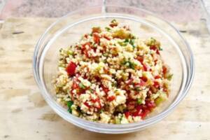 ensalada-veraniega-de-mijo-tomate-y-pepino-2-655x368