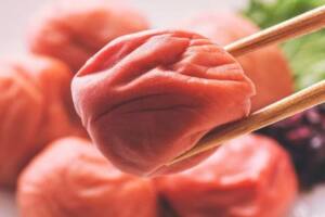 umeboshi-palillos-kfbF-U709385804106EG-624x468@MujerHoy
